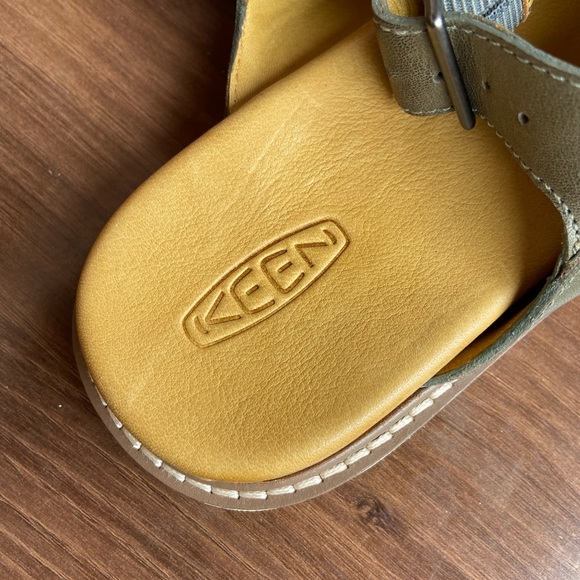 KEEN Lana Cross Strap Sandal - Picture 11 of 12